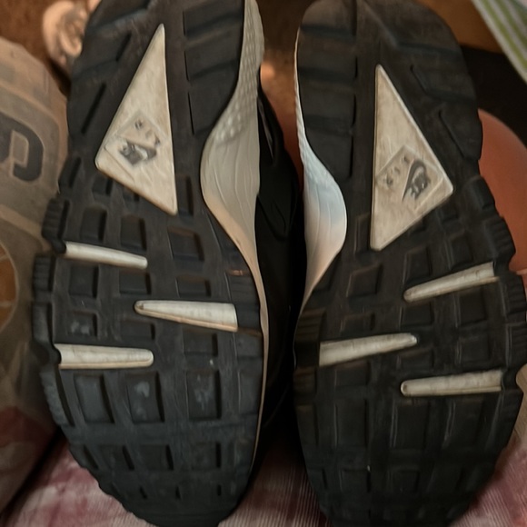 Huarache Nikes size 8 1/2 women - Picture 3 of 4